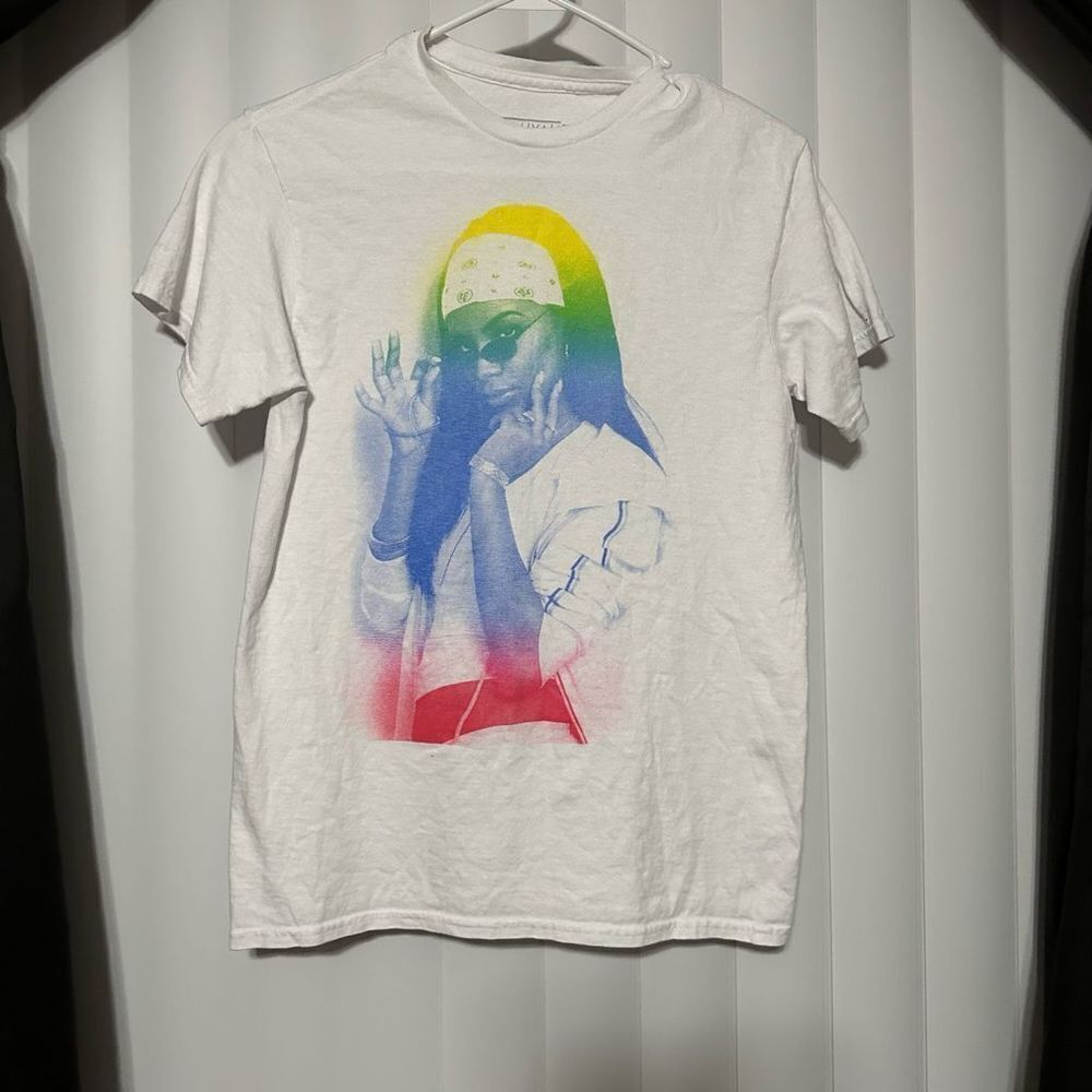 AALIYAH rainbow colored Graphic Tell